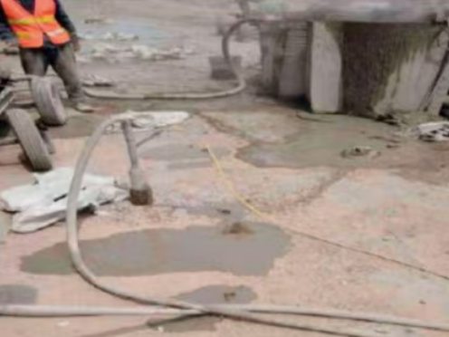 阳山水泥混凝土路面板底注浆技术 路面脱空注浆整治方案